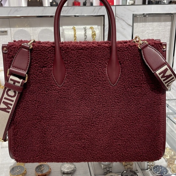 Michael Kors Medium SHEARLING MIRELLA Tote
Shoulder Bag Sherpa 
Oxblood 
NWT - Picture 9 of 16